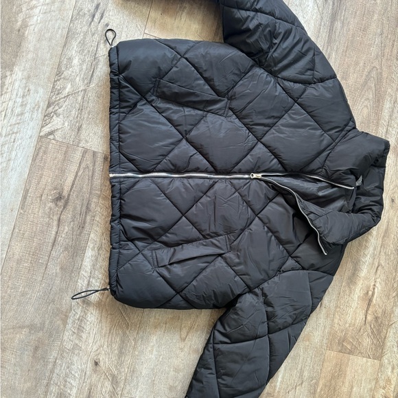 Ladies extra large puffer jacket new with tags. - Picture 4 of 4